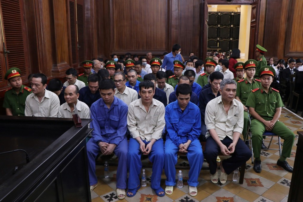 Các bị cáo tại phiên tòa. Ảnh: SONG MAI