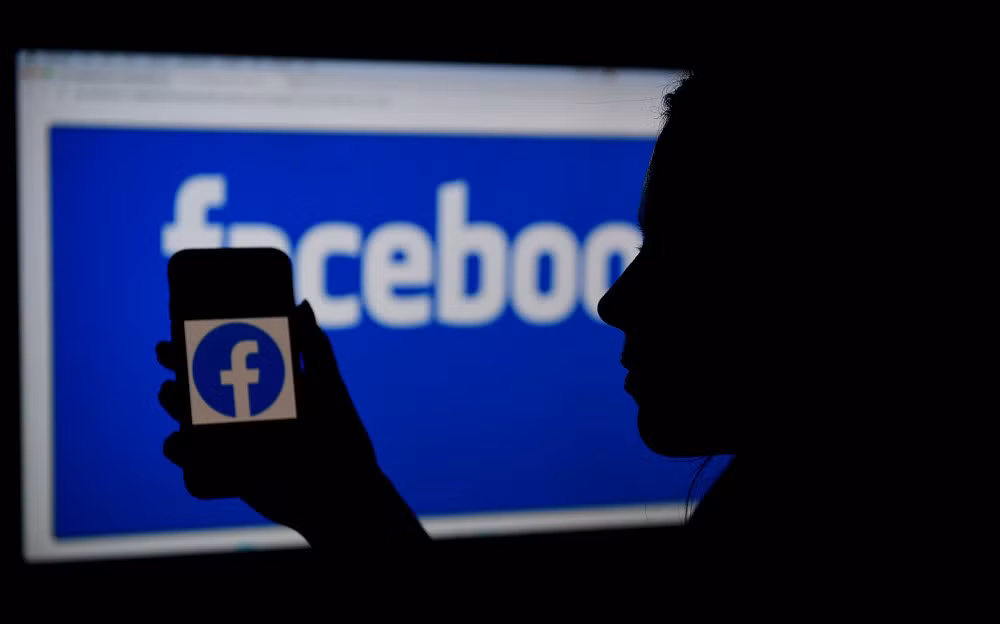 Danh sách bị ảnh hưởng trải rộng từ Facebook, Gmail, Netflix cho đến các sàn tiền điện tử như Binance, thậm chí cả tài khoản .edu và .gov.