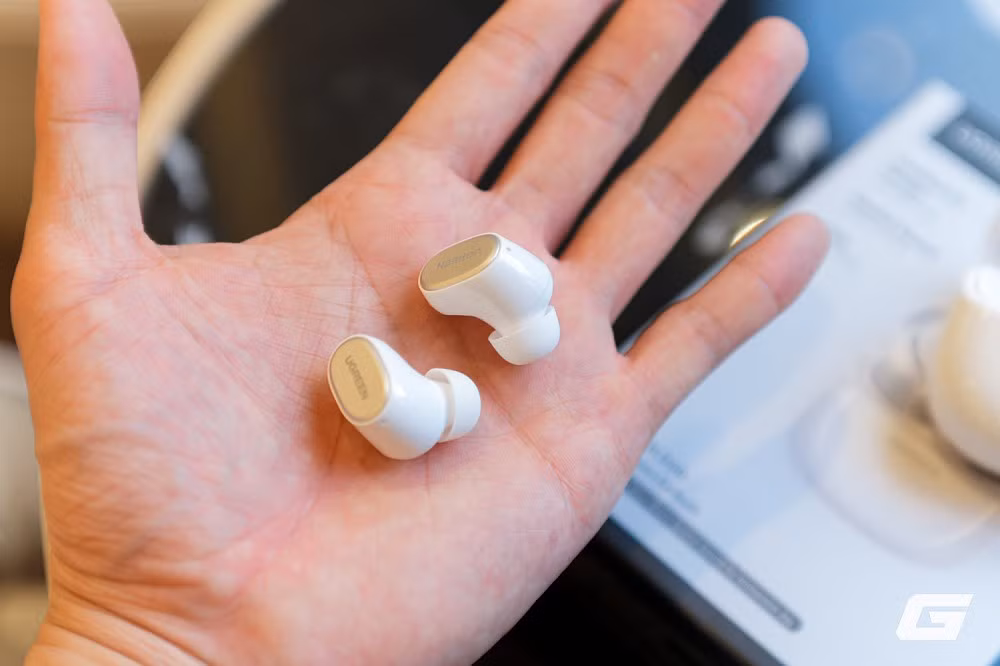 Bluetooth 6.0 cho kết nối ổn định, độ trễ thấp khi chơi game hoặc xem video.(Ảnh: Genk)