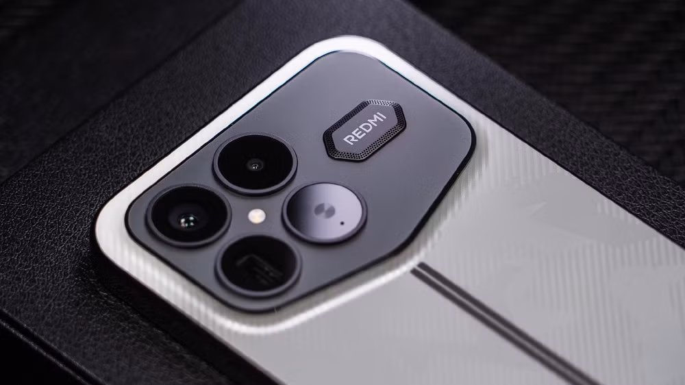 Cụm camera được tinh chỉnh nhẹ, giữ nét thể thao nhưng vẫn tinh tế như dòng K90 Pro Max.