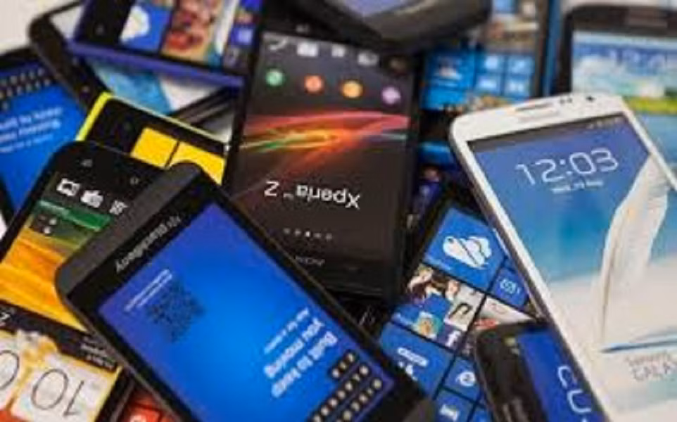 Các mẫu máy cũ không chỉ tiết kiệm chi phí mà còn góp phần giảm rác thải điện tử, bảo vệ môi trường.