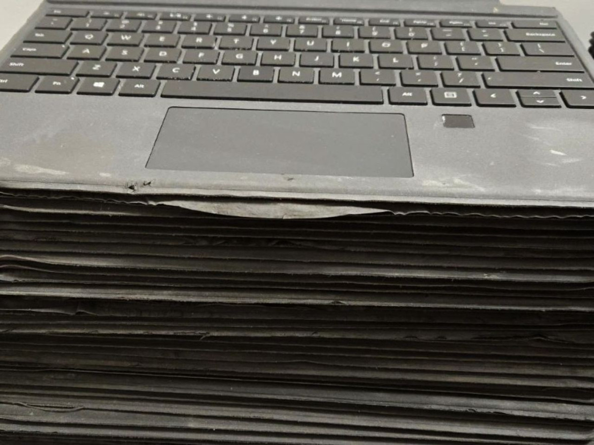 Trong giai đoạn dịch bệnh, chất liệu này còn gây lo ngại vì dễ lưu vi khuẩn và virus.