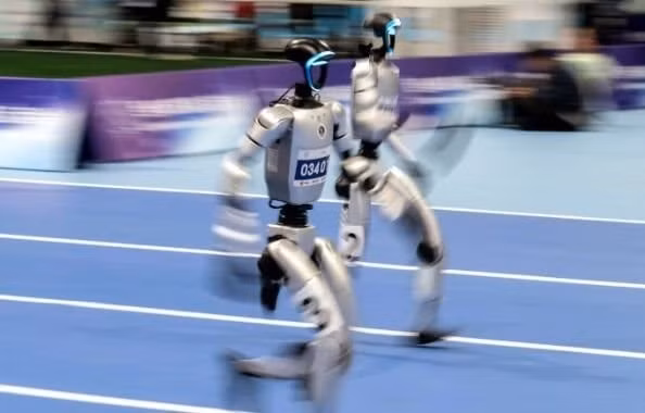 Genesis AI được ví như “OpenAI của thế giới vật lý”, với mô hình học chuyển động và hành vi trong môi trường thực.