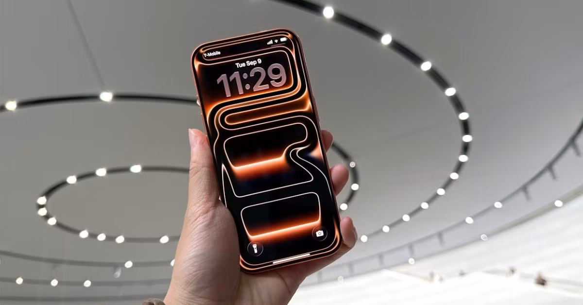 iPhone 17 Pro sở hữu màn hình lớn hơn, sáng hơn và camera tele 48MP zoom 4x vượt trội.