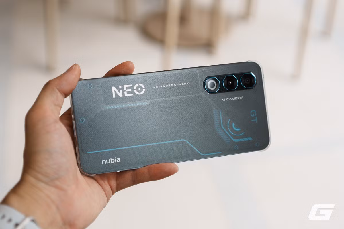 nubia Neo 3 GT 5G được trang bị màn hình OLED 6.8 inch, tần số quét 120Hz mang đến trải nghiệm mượt mà trong từng chuyển động game.(Ảnh: Genk)