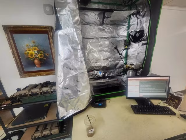 Thay vì khoe AI làm nông nghiệp, thí nghiệm này nhằm kiểm tra giới hạn thực sự của các AI agent khi phải hoạt động lâu dài trong môi trường vật lý.