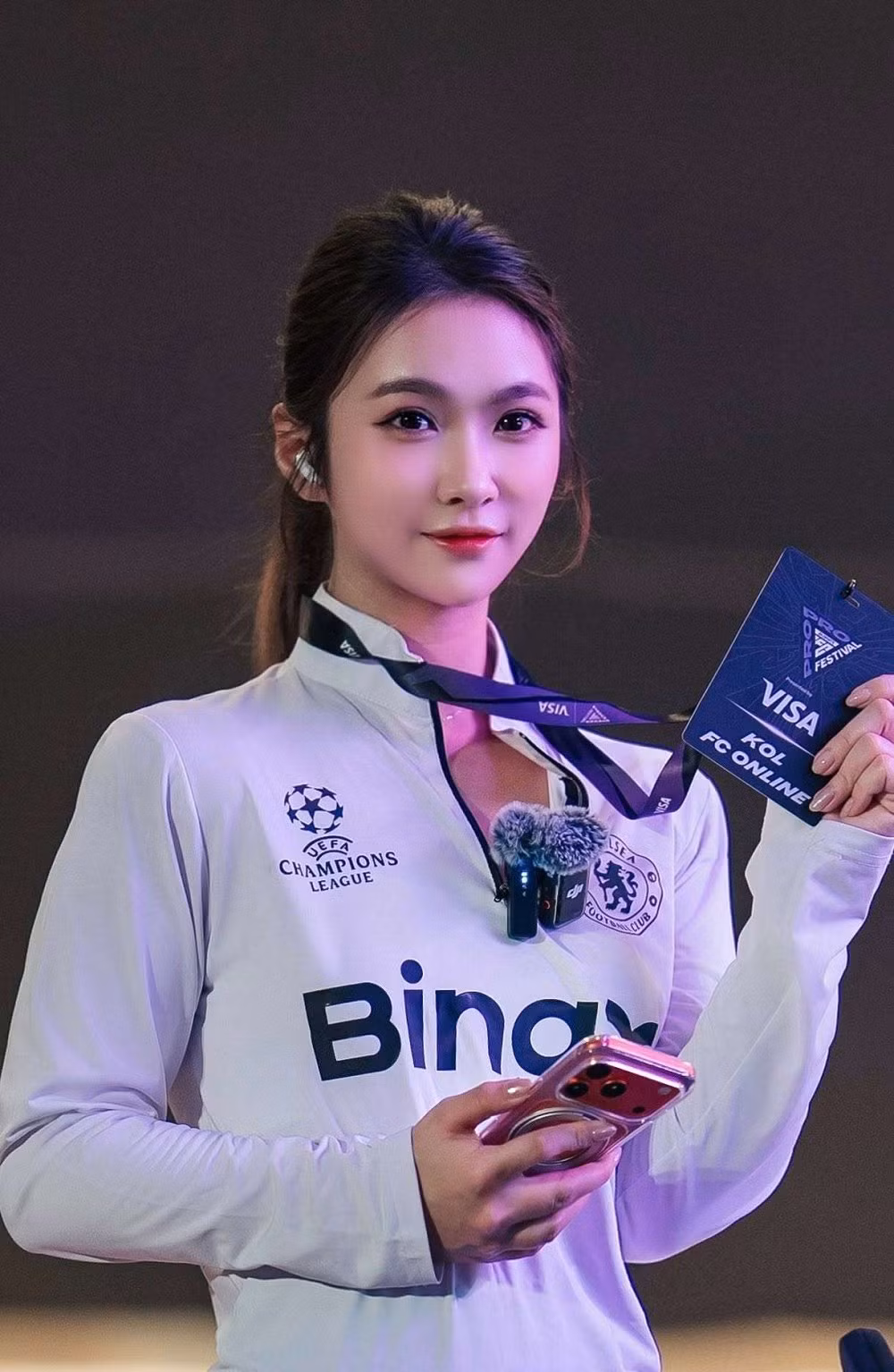 Minh Châu sở hữu hơn 125.000 người theo dõi trên TikTok và là fan cuồng nhiệt của Chelsea.