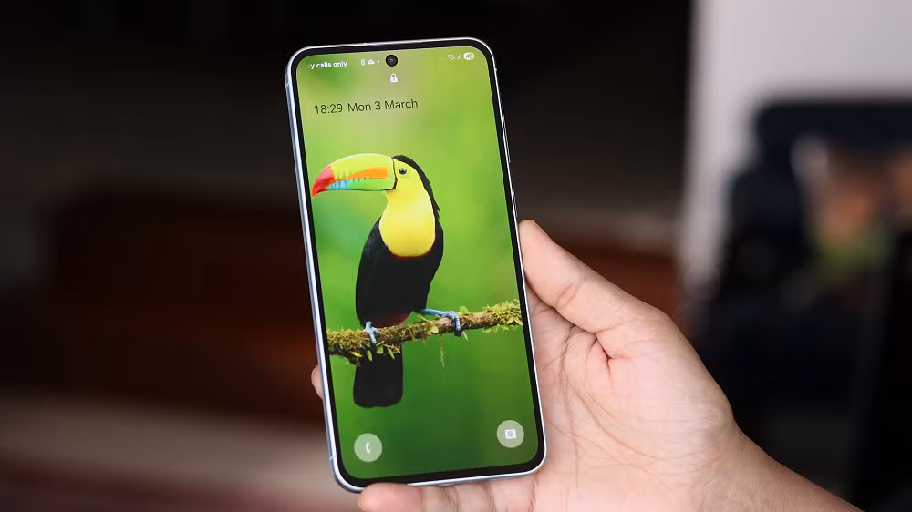 Chất liệu cao cấp kết hợp khung nhôm đánh bóng giúp Galaxy A57 phá vỡ định kiến về smartphone giá vừa phải, vốn thường chỉ sử dụng mặt lưng nhựa hoặc kính tiêu chuẩn.