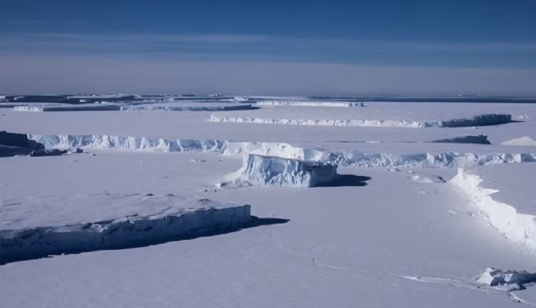 Theo tờ Daily Mail, tác giả của nghiên cứu được công bố trên tạp chí Nature Geosciences đã chia sẻ với tổ chức khí hậu Grist: "Có một chuyển động rất thẳng đứng và hỗn loạn diễn ra gần bề mặt.