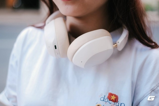 Chất âm khá ổn khi chỉnh sang chế độ “Classic”, bass rõ, mid êm và treble sáng chi tiết.(Ảnh: Người đưa tin)