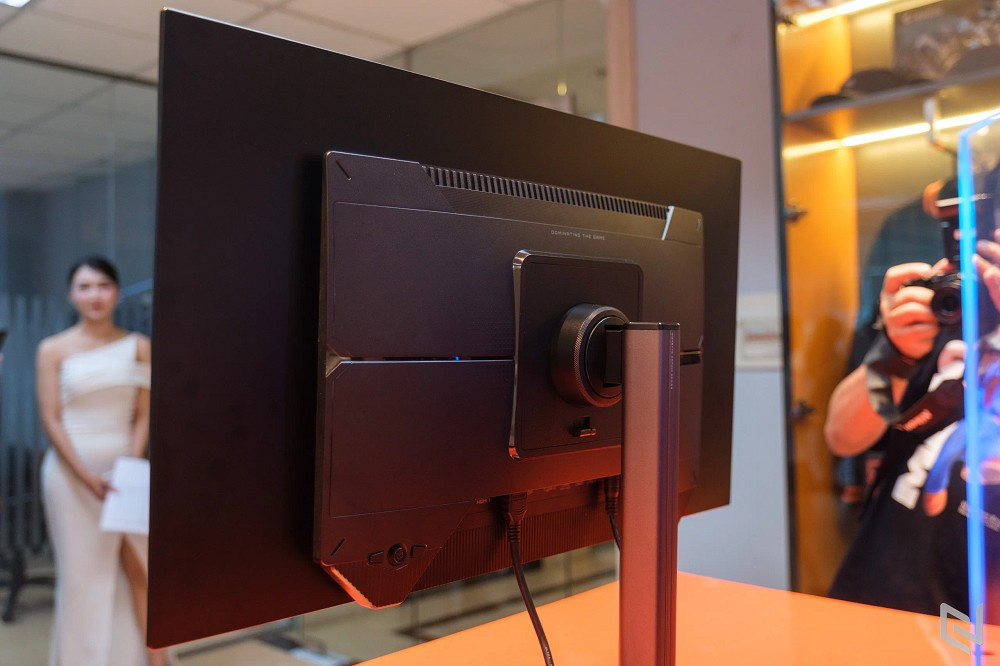 Với giá rẻ hơn tới 5 triệu đồng so với LG, MO27Q28G được xem là “deal hời” mới cho game thủ muốn trải nghiệm OLED cao cấp mà không phải chi quá nhiều. (Ảnh: Công nghệ Việt)