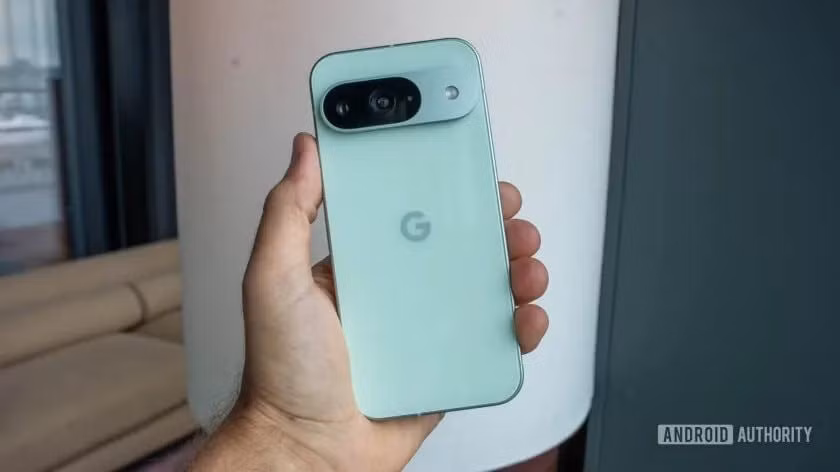 Với hơn 10 năm kinh nghiệm, cây bút Joe Maring từ Android Authority đã liệt kê những mẫu smartphone không đáng mua ở thời điểm hiện tại. (Ảnh: Android Authority)