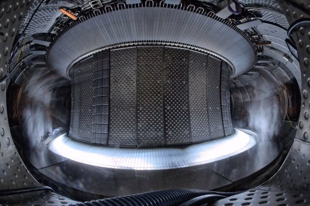 Thành công của WEST đến từ việc ứng dụng vật liệu vonfram siêu chịu nhiệt trong lò phản ứng.(Ảnh:CEA)