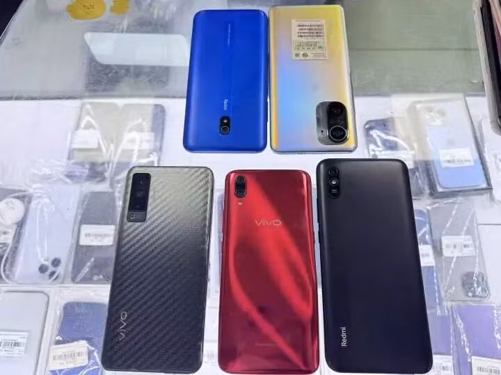 Trong khi iPhone 4 chỉ được thu mua với giá vài chục nghìn đồng, Android cũ lại trở thành “kho báu” mới.