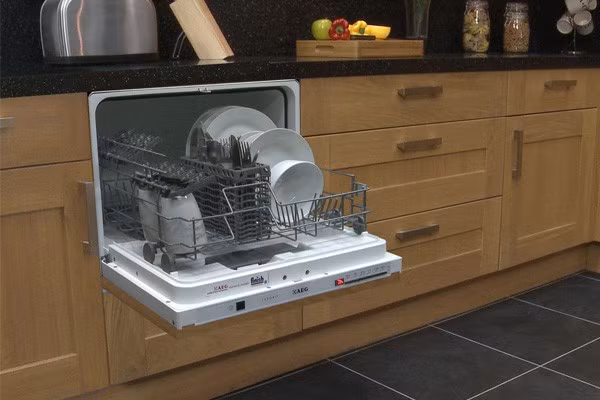 4. Máy rửa bát giúp chị em tiết kiệm 30-60 phút mỗi ngày để nghỉ ngơi và chăm sóc bản thân.