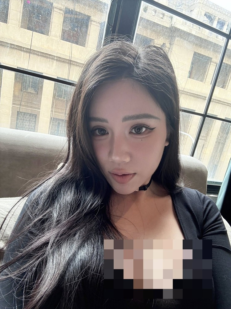 Mỗi bài đăng của Yogurt đều thu hút lượng lớn bình luận, cả tích cực lẫn tiêu cực. Mới đây, cô nhận bình luận động chạm tình cũ: “Bị th*** Zeros bỏ huhu”.