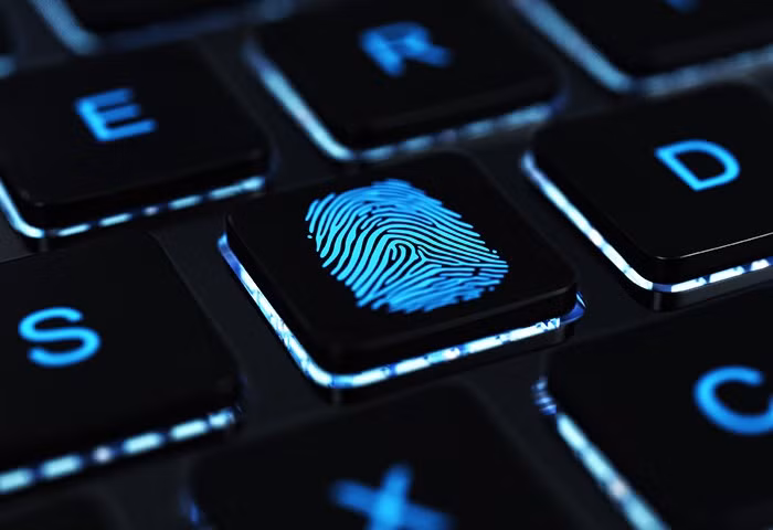 Ban đầu được tạo ra để giám sát hợp pháp, keylogger nay bị tội phạm mạng lợi dụng để đánh cắp dữ liệu.