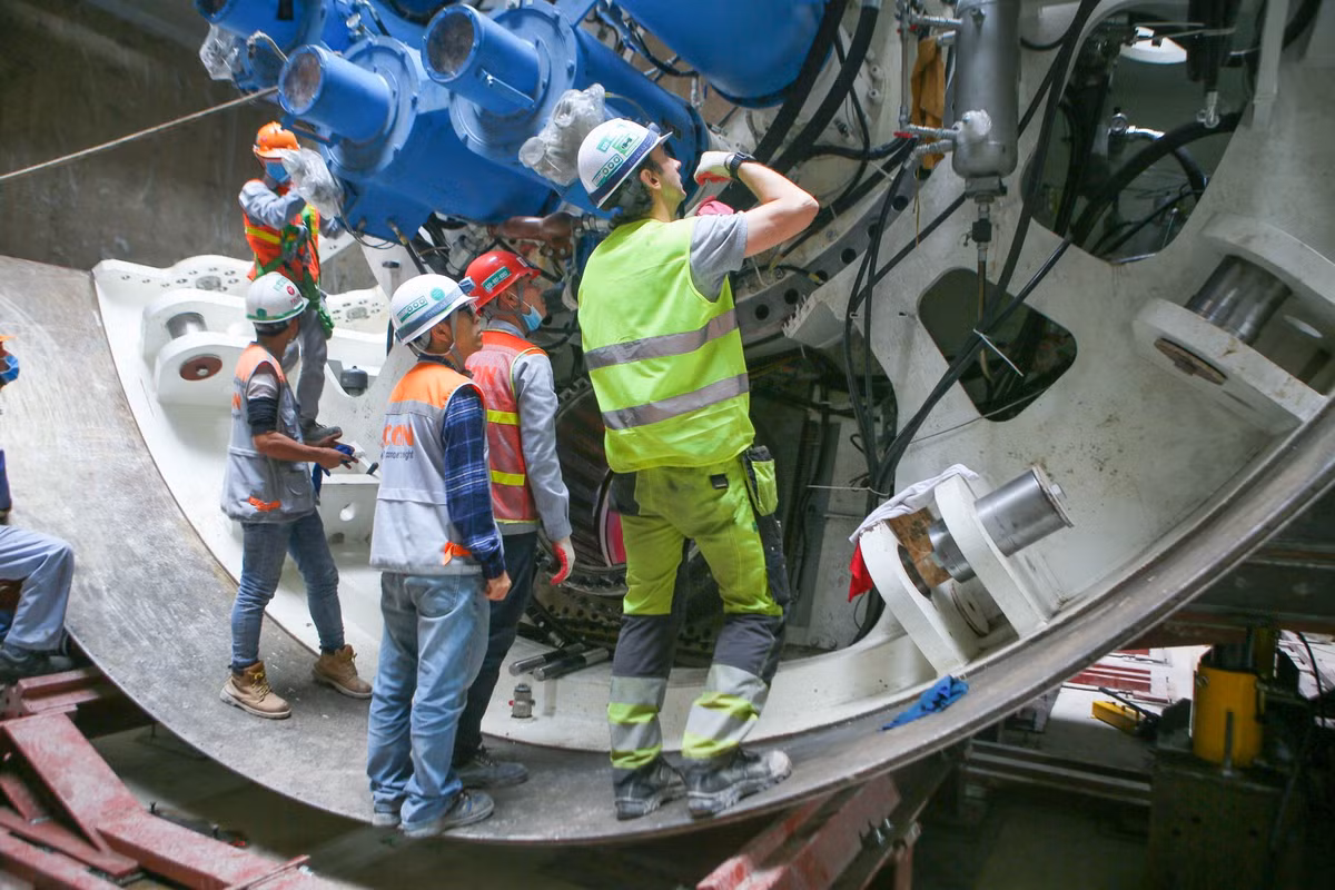 Các kỹ sư gọi đây là “gã khổng lồ hiện đại”, sở hữu hệ thống cảm biến, cánh tay robot và khoang áp lực kín tiên tiến hàng đầu thế giới.(Ảnh: Fecon)