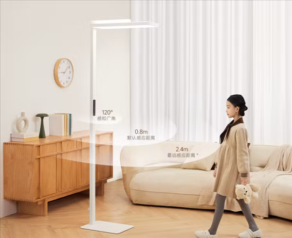 AI tích hợp giúp tự động điều chỉnh độ sáng và phát hiện người ngồi vào bàn.