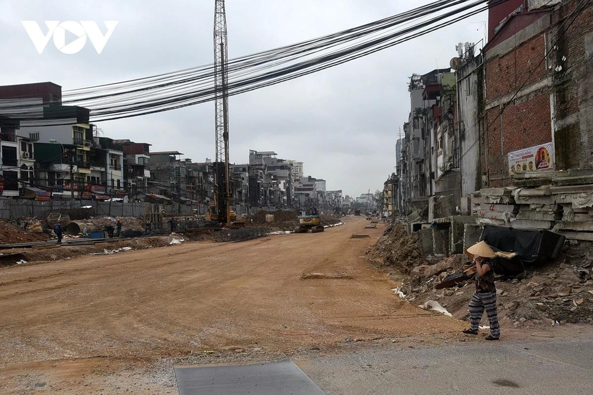 Theo kế hoạch, tuyến đường Hoàng Cầu - Voi Phục sẽ hoàn thành vào cuối năm 2026, tuy nhiên, các nhà thầu đang tích cực huy động máy móc, công nhân để đẩy nhanh tiến độ, cố gắng hoàn thành thông tuyến vào tháng 8/2026. Dự án được kỳ vọng sẽ góp phần giảm áp lực giao thông cho khu vực trung tâm Hà Nội.