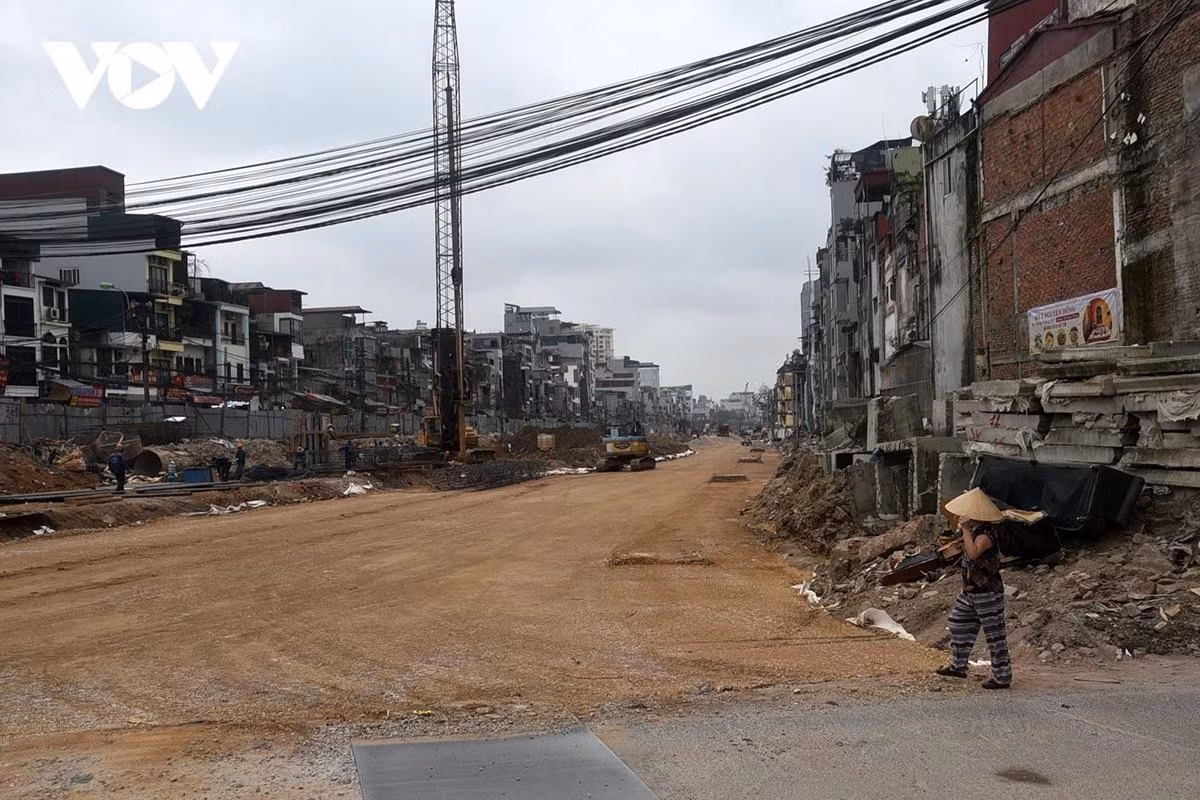 Theo kế hoạch, tuyến đường Hoàng Cầu - Voi Phục sẽ hoàn thành vào cuối năm 2026, tuy nhiên, các nhà thầu đang tích cực huy động máy móc, công nhân để đẩy nhanh tiến độ, cố gắng hoàn thành thông tuyến vào tháng 8/2026. Dự án được kỳ vọng sẽ góp phần giảm áp lực giao thông cho khu vực trung tâm Hà Nội.