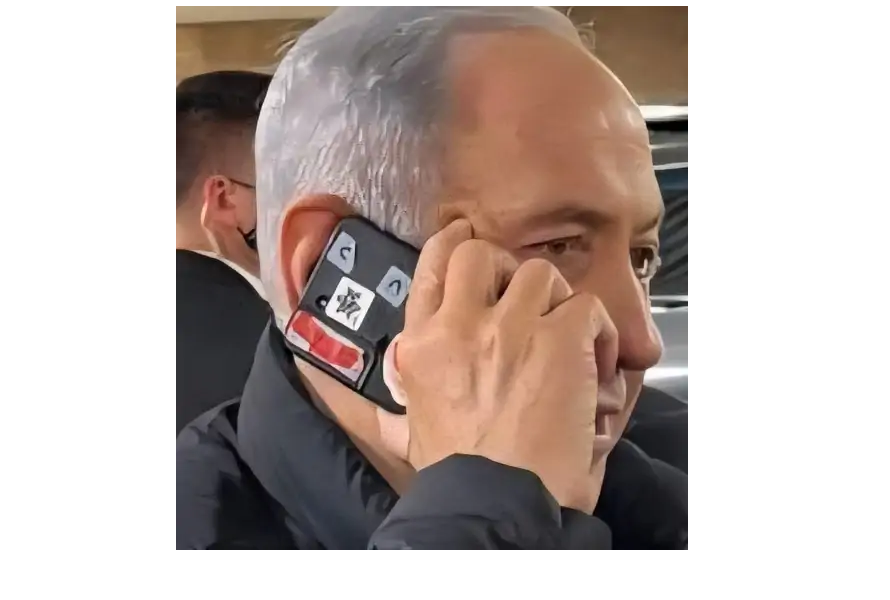 Theo trang tin Hypefresh của Mỹ, miếng dán đỏ được cho là con dấu chống giả mạo trong khu vực an ninh cao.