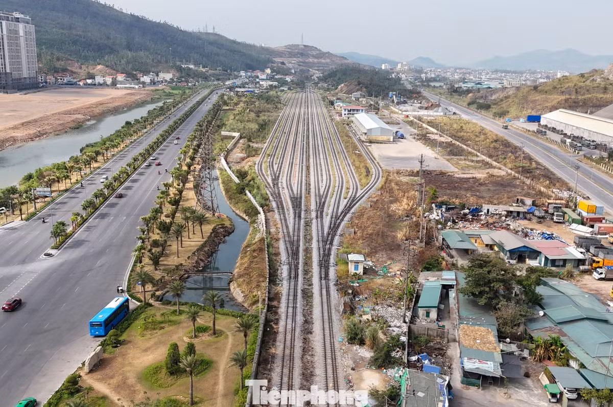 Tuyến đường sắt Cái Lân.