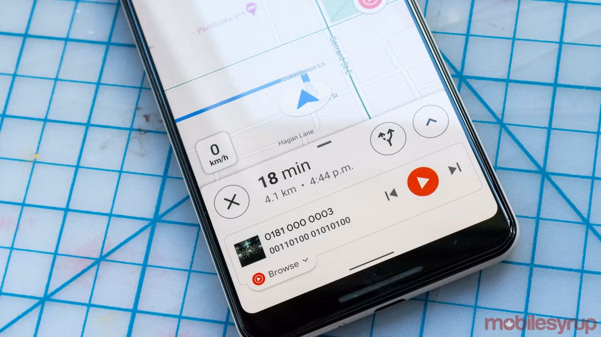 Theo báo cáo từ các trang công nghệ như 9to5Google và Android Police, tùy chọn “Hiển thị điều khiển phát lại phương tiện” và “Ứng dụng phương tiện mặc định” cũng biến mất khỏi phần cài đặt điều hướng.
