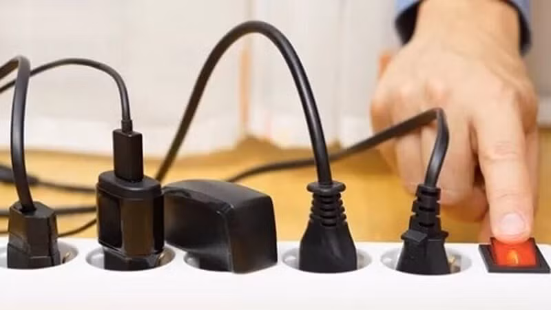 Bình quân, mỗi hộ gia đình mất tới 165 USD/năm chỉ vì để thiết bị cắm điện liên tục.