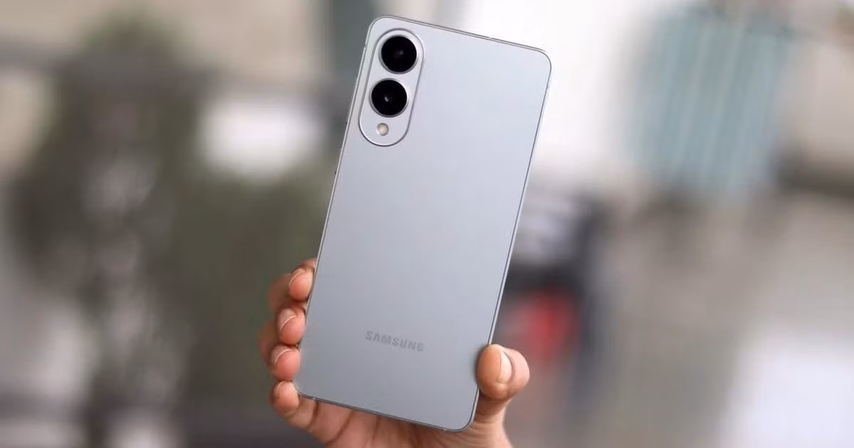 Điểm đáng chú ý là dung lượng lớn hơn lại nằm trong thân máy mỏng hơn.