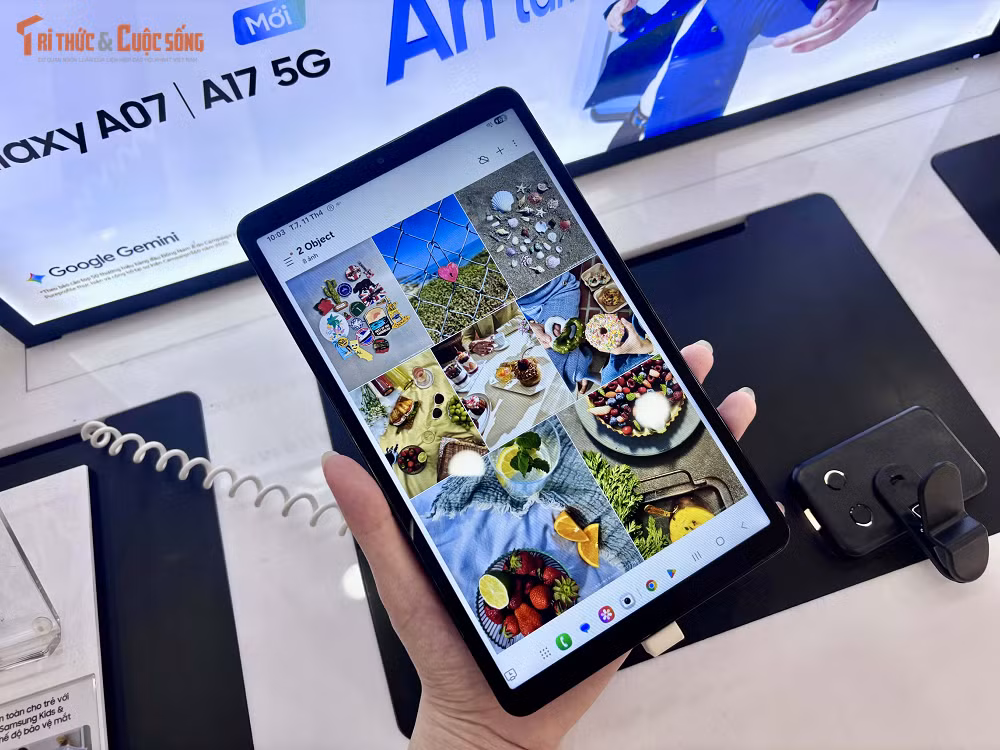 Trong phân khúc máy tính bảng phổ thông, Samsung Galaxy Tab A11 nổi lên như một lựa chọn cân bằng giữa thiết kế hiện đại và hiệu năng ổn định, hướng đến nhóm người dùng học sinh, sinh viên và nhân viên văn phòng cần một thiết bị linh hoạt phục vụ nhiều mục đích từ học tập, làm việc đến giải trí hằng ngày.
