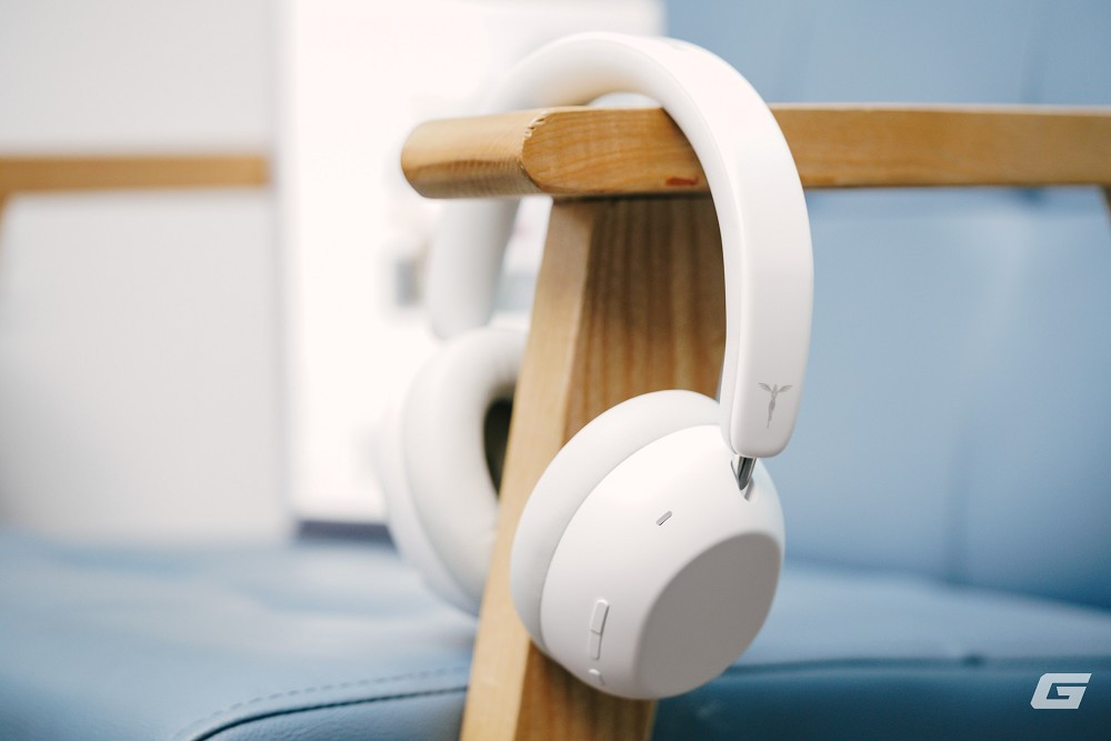 Chất âm của RITA khác biệt so với tai nghe In-ear của hãng, thiên về âm trầm dày và ấm. (Genk)