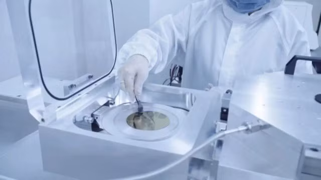 Các nhà khoa học Trung Quốc vừa công bố bước đột phá lịch sử trong công nghệ giao diện não - máy tính (BCI), đưa công nghệ này ra khỏi phòng thí nghiệm.