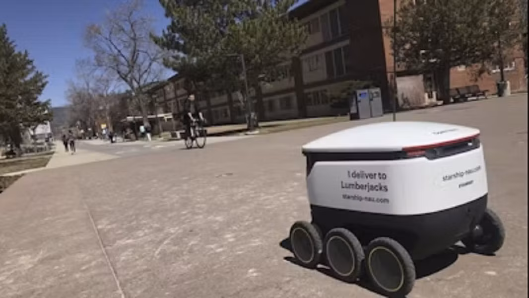 Tại một kho hàng rộng 3 triệu foot vuông ở Louisiana, hơn 60 robot hoạt động liên tục, giúp tốc độ vận chuyển tăng 25%.