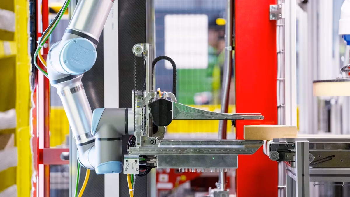 Tự động hóa giúp công ty cải thiện năng suất, đồng thời giảm áp lực về nhân sự và chi phí vận hành.