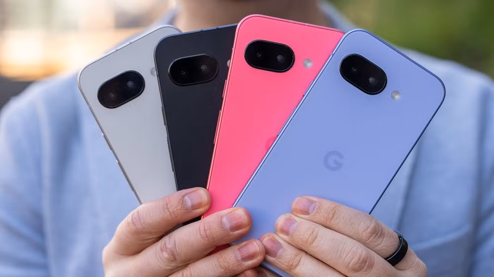 5. Google Pixel 9a nhỏ gọn với màn pOLED 6.3 inch, chip Tensor G4 và camera 48 MP chụp đẹp, nhưng hiệu năng giảm khi tải nặng lâu.