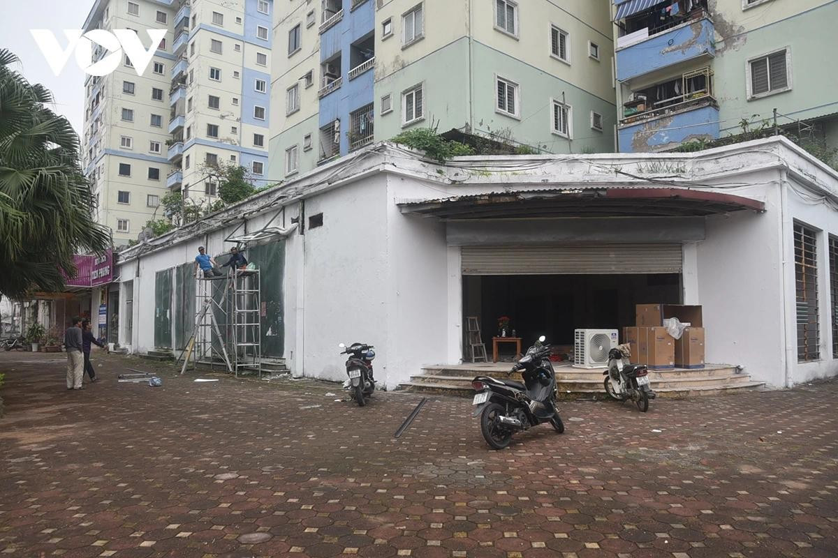 Theo các cư dân tại đây, sau gần 20 năm hình thành, Khu đô thị Việt Hưng hiện có mật độ dân cư khá đông đúc. Việc đưa các ki-ốt vào khai thác không chỉ giúp phát triển hoạt động thương mại mà còn góp phần cải thiện cảnh quan khu dân cư.