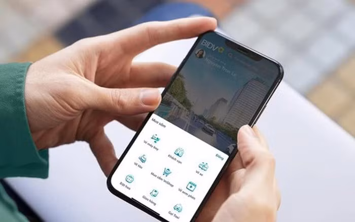 Việc đăng nhập tài khoản ngân hàng trên điện thoại khác hoàn toàn được phép nhưng cần cẩn trọng để tránh rò rỉ thông tin cá nhân.