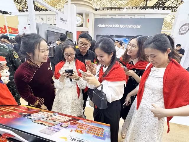 Tuy nhiên, khuyến mãi chỉ giúp các ngân hàng và ví điện tử “chạm tay” đến người dùng Gen Z chứ không thể giữ chân họ lâu dài.