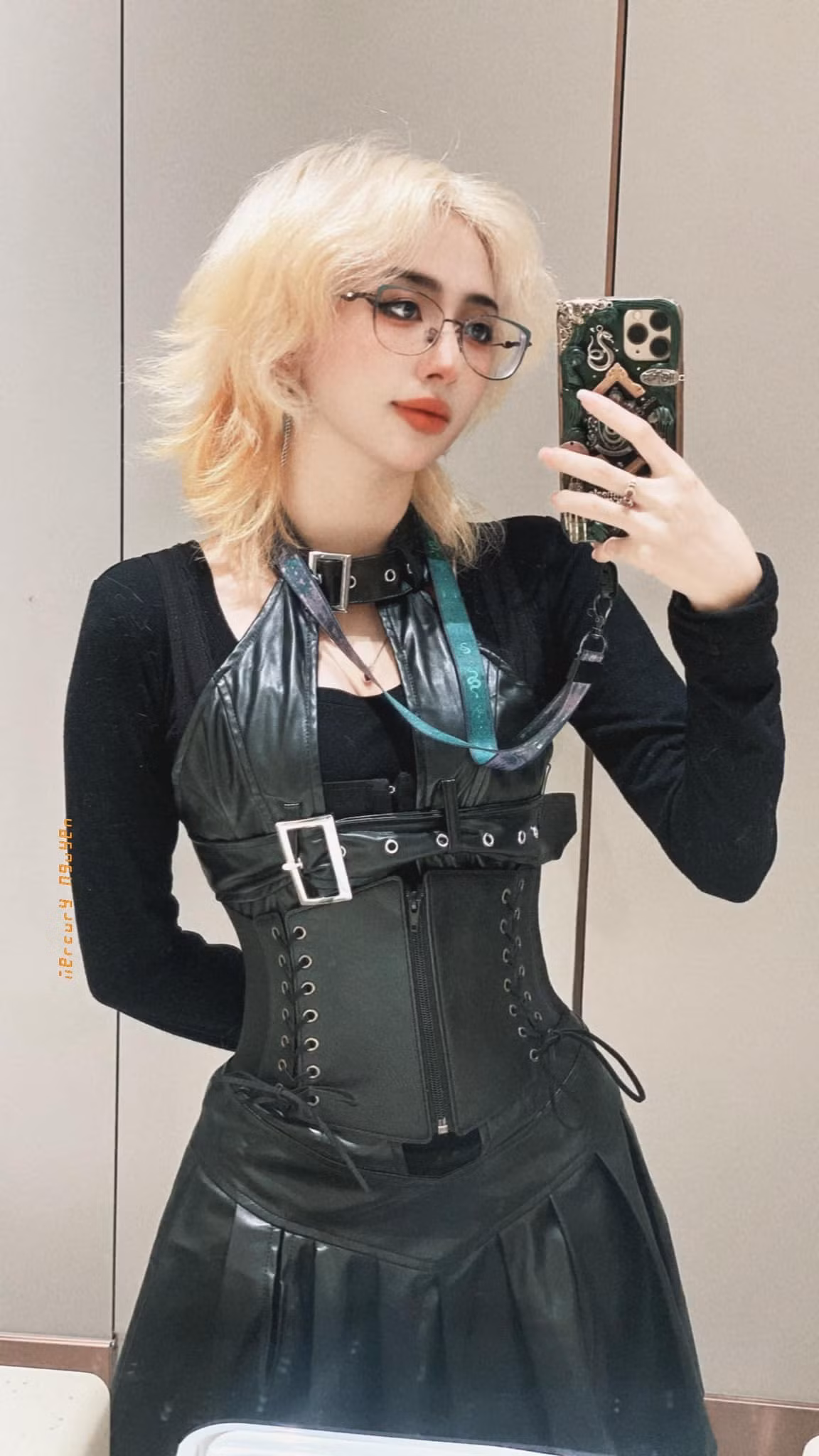 Với phong độ hiện tại, người hâm mộ kỳ vọng Mercury sẽ sớm tiếp tục chinh phục cả sàn đấu lẫn ống kính trong thời gian tới.