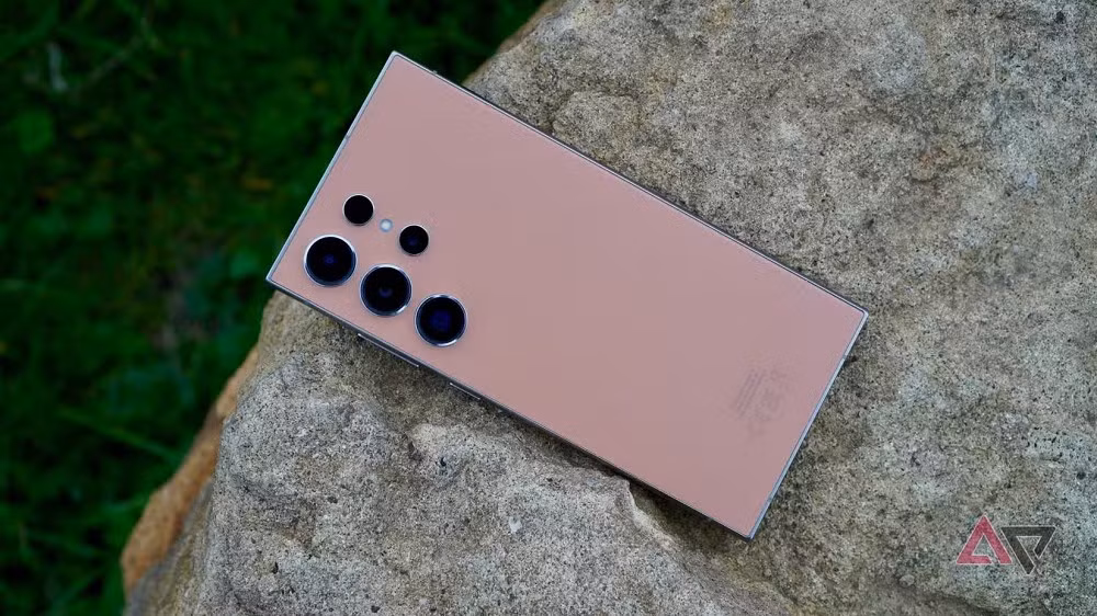 Dù S Pen có những tính năng như phóng to, dịch thuật hay vẽ tô màu khá thú vị, chúng vẫn quá ít để trở thành thói quen hàng ngày.(Ảnh: Android Police)