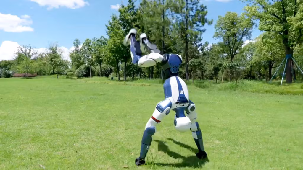 R1 mở ra kỷ nguyên robot hình người “giá mềm”, giúp phổ cập công nghệ đến nhiều đối tượng.