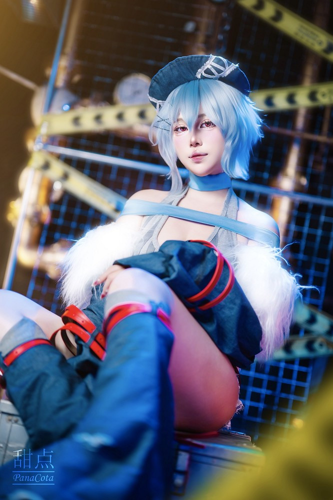 Mỗi bộ ảnh của cô đều được đầu tư kỹ lưỡng, kết hợp trang phục, ánh sáng và thần thái để tạo hiệu ứng mạnh mẽ.