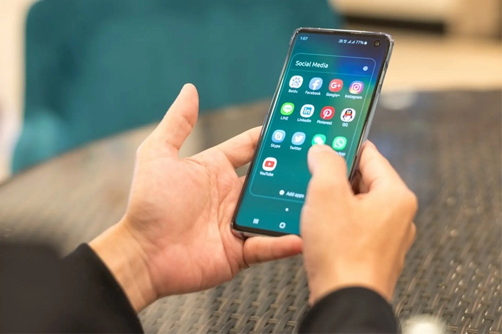 Nguy hiểm không kém là việc cài các ứng dụng “dọn rác”, “tăng tốc” hay “tiết kiệm pin” từ bên thứ ba với lời quảng cáo hấp dẫn.