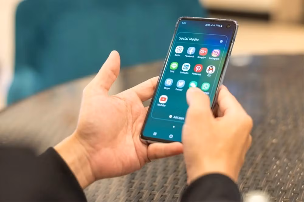 Nguy hiểm không kém là việc cài các ứng dụng “dọn rác”, “tăng tốc” hay “tiết kiệm pin” từ bên thứ ba với lời quảng cáo hấp dẫn.