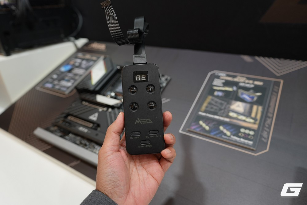 Sản phẩm sở hữu VRM 18+2+1 phase Smart Power Stage 110A, sẵn sàng “cân” các CPU Ryzen hiệu năng cao và ép xung nặng.(Ảnh: Genk)