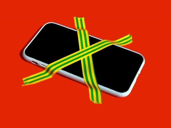 Thay vì cắt bỏ hoàn toàn, người tham gia chỉ giảm thời gian lướt mạng từ trung bình hai giờ mỗi ngày xuống còn khoảng 30 phút.