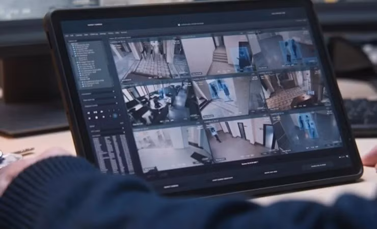 Trên thực tế, thời gian lưu trữ video camera an ninh phụ thuộc vào nhiều yếu tố, trong đó phổ biến nhất là dung lượng ổ cứng và cấu hình hệ thống, với mức trung bình từ 7 đến 30 ngày đối với hộ gia đình và có thể lên đến 90 ngày hoặc hơn trong môi trường doanh nghiệp.