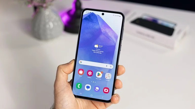 Nếu muốn hiệu năng cao hơn, người dùng có thể chọn Galaxy A56 5G hoặc Motorola Edge.