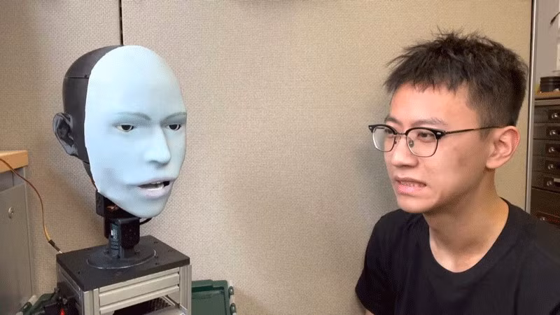 Công nghệ này giúp giảm hiệu ứng “thung lũng kỳ lạ” (thuật ngữ chỉ cảm giác giả tạo khi tiếp xúc với robot hình người) và tăng cảm giác tự nhiên khi giao tiếp.